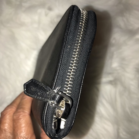 Authentic Prada Triangle Logo Black zip around wallet - Picture 8 of 9